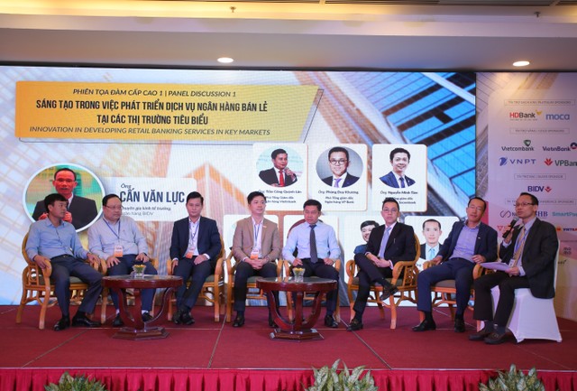 Ông Phạm Anh Tuấn – Thành viên Hội đồng quản trị Vietcombank (thứ 2 từ trái sang) tham gia phiên tọa dàm cấp cao “Sáng tạo trong việc phát triển dịch vụ Link Vào Nhà Cái KL99 COM Tặng +199k bán lẻ” tại các thị trường tiêu biểu.