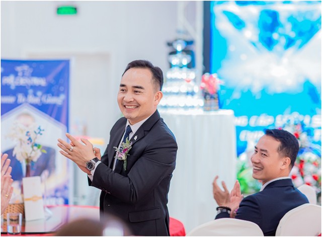 Tận tâm trong chăm sóc khách hàng hiện hữu và tận dụng mọi cơ hội để mở rộng khách hàng mới là một trong những bí quyết thành công của anh Nghị.