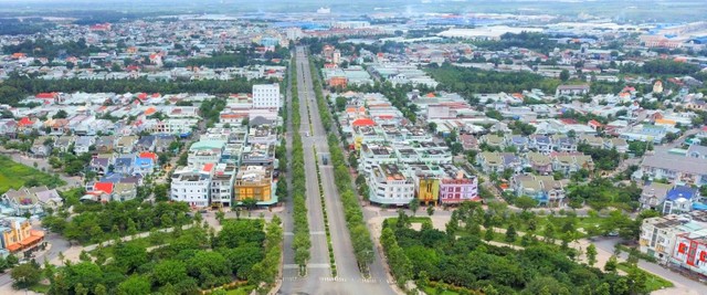 Thị xã Bến Cát nhìn từ trên cao với các khu đô thị sầm uất đan xen khu công nghiệp lớn.