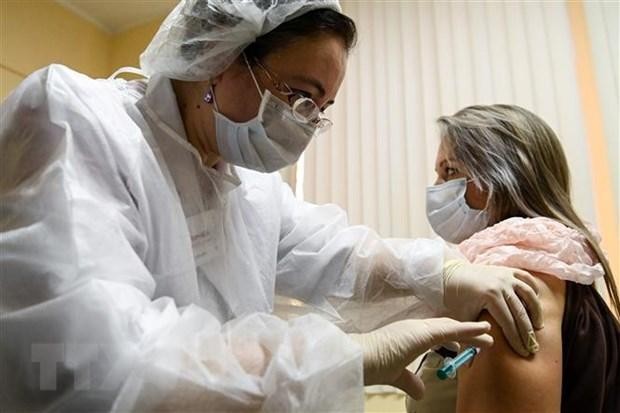 Tiêm vắcxin ngừa COVID-19 tại Moskva, Nga. (Ảnh: AFP/TTXVN).