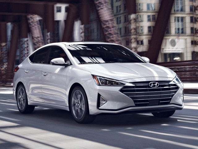Mẫu xe Hyundai Elantra được thiết kế mới giành giải Xe của năm.