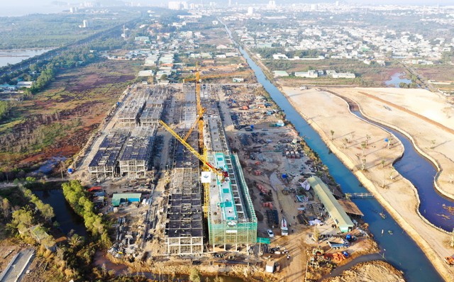 Hình ảnh thực tế những căn nhà phố vườn tại dự án La Vida Residences vừa cất nóc.