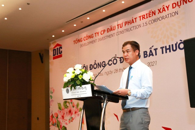 Ông Hoàng Văn Tăng, Tổng giám đốc DIC Corp báo cáo về việc điều chỉnh phương án phân phối Kl99 nổ hũ năm 2019.