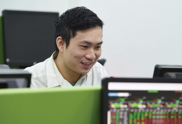 Nhiều nhà Kl99ok phiên bản mới kỳ vọng, VN-Index sẽ tiến lên các ngưỡng điểm cao mới cho “bằng chị, bằng em” với thị trường quốc tế.