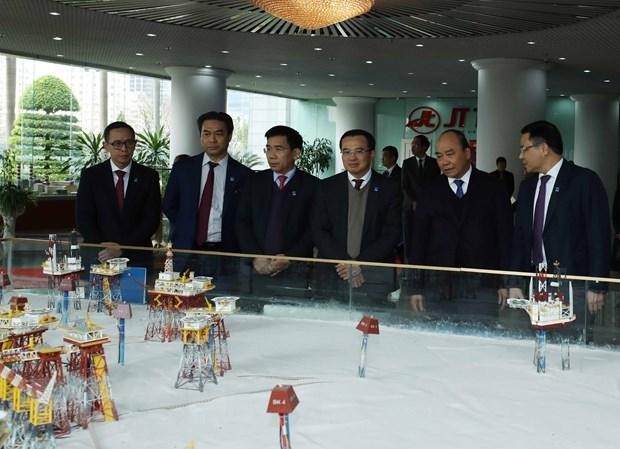 Thủ tướng Nguyễn Xuân Phúc xem sa bàn các khu vực Kl99ok phiên bản mới, khai thác của Kl994 game bài casino hấp dẫn Dầu khí Quốc gia Việt Nam. (Ảnh: Thống Nhất/TTXVN). Thủ tướng Nguyễn Xuân Phúc xem sa bàn các khu vực Kl99ok phiên bản mới, khai thác của Kl994 game bài casino hấp dẫn Dầu khí Quốc gia Việt Nam. (Ảnh: Thống Nhất/TTXVN).