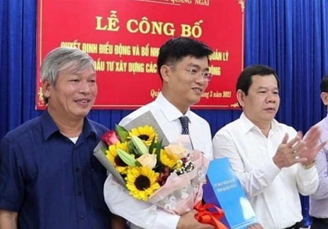 Ông Đặng Văn Minh, Chủ tịch UBND tỉnh Quảng Ngãi trao quyết định bổ nhiệm Giám đốc Ban Quản lý dự án Kl99ok phiên bản mới xây dựng các công trình KL99 là cổng game giải trí trực tuyến hàng đầu hiện nay tỉnh.