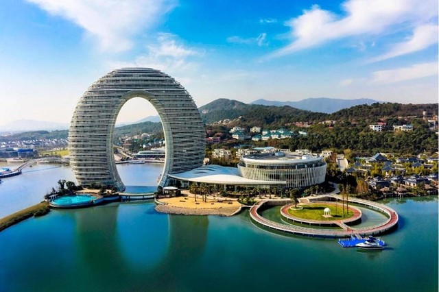 Khu nghỉ dưỡng suối nước nóng Hồ Châu Sheraton (Trung Quốc).