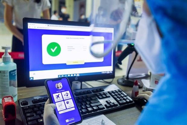 Ứng dụng hộ chiếu sức khỏe điện tử đã trở thành xu thế đi lại toàn cầu trước dịch COVID-19 và Việt Nam không thể đứng ngoài cuộc. (Ảnh: CTV/Vietnam+).