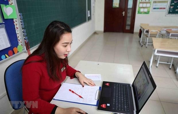 Giáo viên dạy trực tuyến phòng dịch COVID-19. (Ảnh: PV).