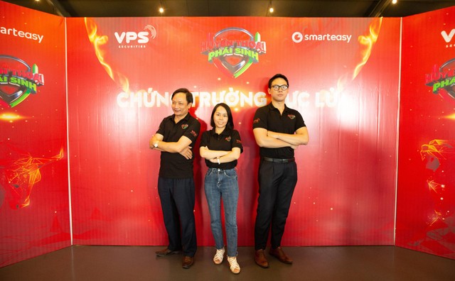 3 nhà Kl99ok phiên bản mới tham gia thi đấu trực tiếp tại vòng Đối đầu: @phungkien, @anhghgv và @281041 (từ trái qua phải). 3 nhà Kl99ok phiên bản mới tham gia thi đấu trực tiếp tại vòng Đối đầu: @phungkien, @anhghgv và @281041 (từ trái qua phải).
