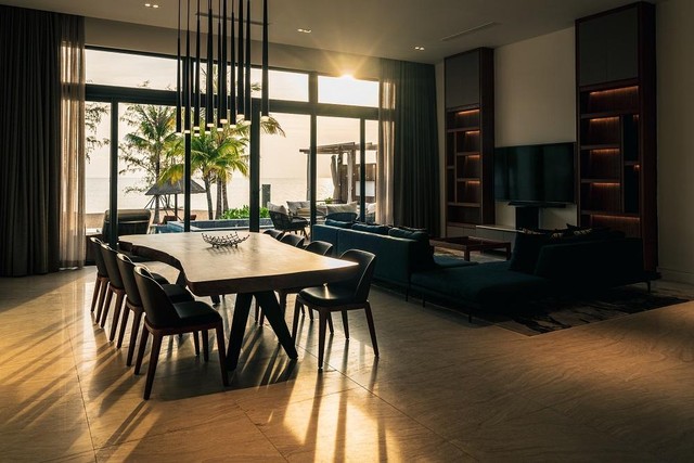 Chủ nhân của những tuyệt tác Elite Villa như ôm trọn cả đại dương và ánh mặt trời trên biển Ông Lang.