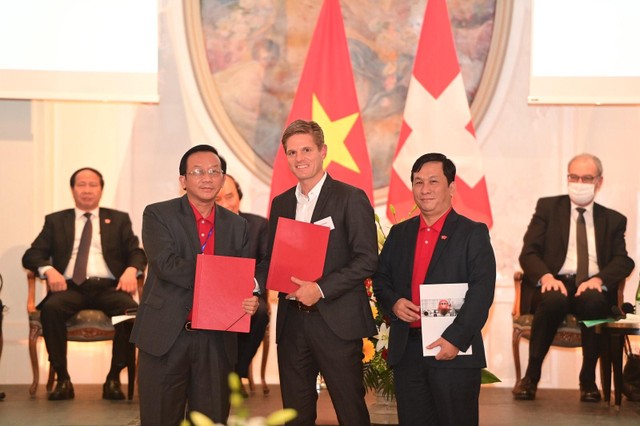 Vietjet cùng Swiss-AS ký kết thoả thuận hợp tác vận hành hệ thống công nghệ quản lý kỹ thuật hàng không tiên tiến AMOS.