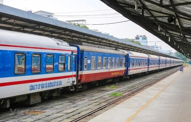 Ngành 99Kl.app khuyến mãi hot mở bán vé các đoàn tàu địa phương Tết Nhâm Dần 2022. (Ảnh: Minh Sơn/Vietnam+).