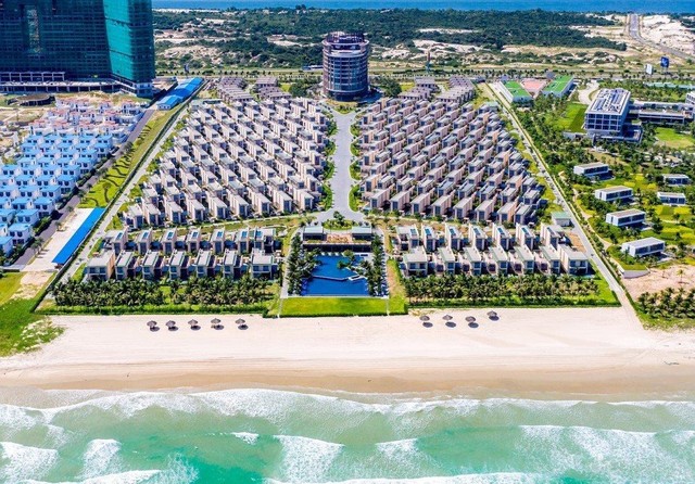 Khu biệt thự nghỉ dưỡng ven biển Cam Ranh Mystery Villas do Hưng Thịnh Incons làm tổng thầu xây dựng(quy mô 12,7 ha với 241 biệt thự nghỉ dưỡng cao cấp).
