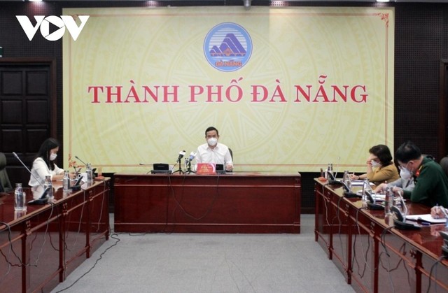 Ông Lê Trung Chinh, Chủ tịch UBND thành phố Đà Nẵng phát biểu tại Cuộc họp Ban Chỉ đạo phòng, chống dịch Covid-19 thành phố ngày 8/2.
