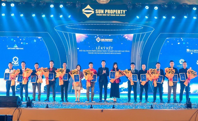 Sun Property ký kết hợp tác với các đại lý phân phối chính thức dự án Legacy Gate. Sun Property ký kết hợp tác với các đại lý phân phối chính thức dự án Legacy Gate.