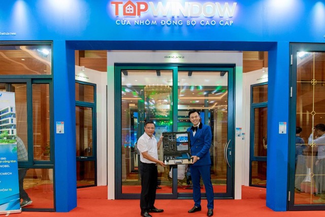 Khu trưng bày trải nghiệm sản phẩm Topwindow tại sự kiện.