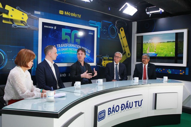 Các chuyên gia và lãnh đạo Kl991.com World Cup 2026 Chính Thức trao đổi tại Talkshow. Ảnh: Chí Cường