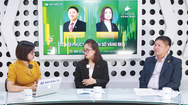 Ông Bùi Ngọc Dương, Tổng giám đốc BSR (ngoài cùng bên phải) và bà Hoàng Việt Phương, Giám đốc Trung tâm Phân tích và tư vấn Kl99ok phiên bản mới SSI (ngồi giữa) tham gia talkshow "Chọn danh mục" kỳ 10.