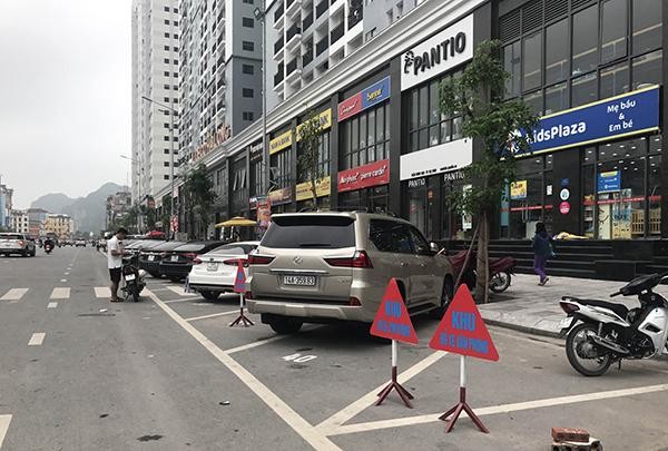 Chỗ đỗ xe trước toà nhà chung cư Lideco đã được xoá bỏ vì sự mất an toàn KL99 là cổng game giải trí trực tuyến hàng đầu hiện nay. Ảnh nguồn: baoquangninh.com.vn.