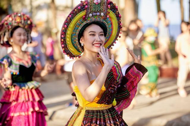 Lễ hội Carnival Sầm Sơn đa màu sắc lần thứ 3 thu hút chục nghìn khán giả.