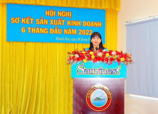 Bà Trịnh Thị Hồng Vân - Chủ tịch Hội đồng quản trị Công ty phát biểu chỉ đạo.