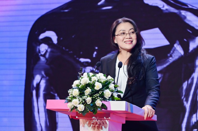 Bà Nguyễn Bạch Kim Vy - Phó tổng giám đốc Vận hành NovaGroup phát biểu tại sự kiện.
