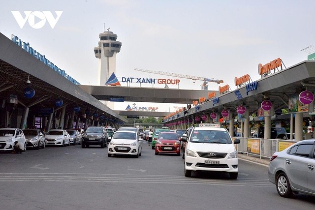 Bộ trưởng Bộ GTVT yêu cầu ACV khẩn trương nghiên cứu việc Kl99ok phiên bản mới và vận hành chế độ không dừng ETC bằng công nghệ camera nhận diện xe ra, vào cảng hàng không để tránh tình trạng ùn tắc tại Tân Sơn Nhất.