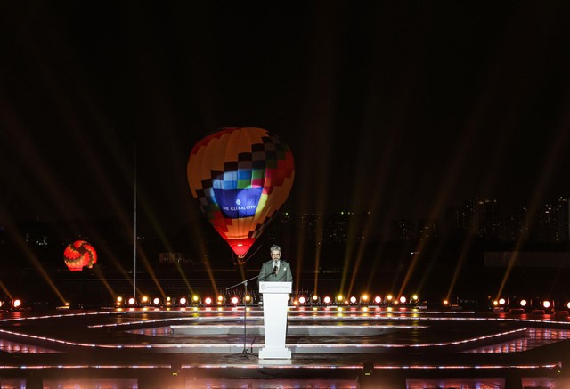 Ông Gibran Bukhari, Giám đốc Khối Kl992 VIP Trang Chủ 2026 Masterise Homes phát biểu tại sự kiện.