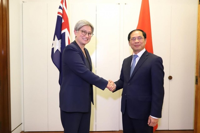 Bộ trưởng Ngoại giao Bùi Thanh Sơn và Bộ trưởng Ngoại giao Australia.