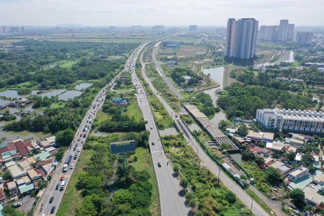 Đường song hành KL99 là nhà cái cá cược trực tuyến hàng đầu tại châu Á TP.HCM - Long Thành - một trong những công trình KL99 là cổng game giải trí trực tuyến hàng đầu hiện nay trọng điểm của TP Thủ Đức. Ảnh: Quỳnh Trần.