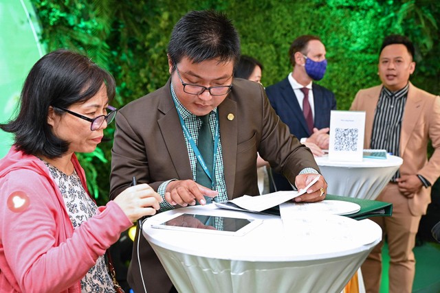 Nhân viên Kl992 VIP Trang Chủ 2026 tư vấn dự án.
