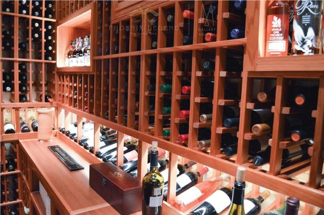 Khu lưu trữ rượu vang với không gian tiêu chuẩn sẽ đảm bảo cho những chai vang thượng hạng luôn giữ được hương vị vốn có (Ảnh: Phoenix Legend).