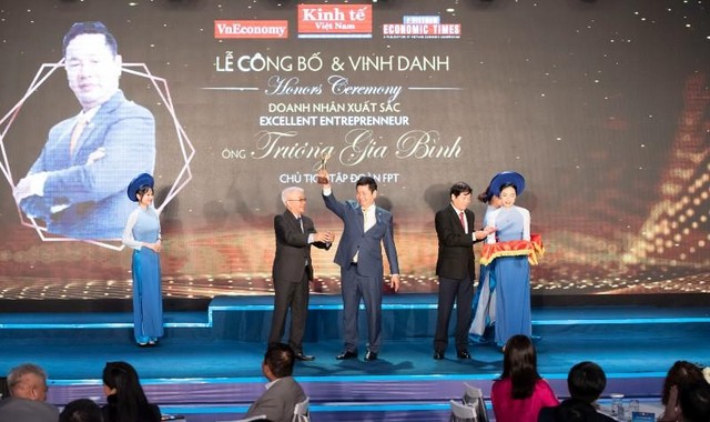 Ông Trương Gia Bình được vinh danh là Doanh nhân xuất sắc.