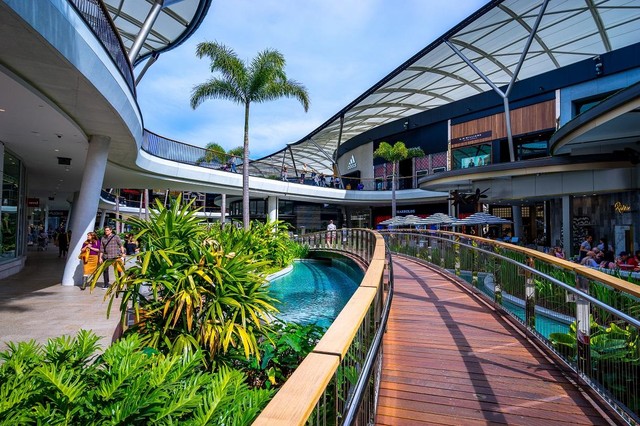 Trung tâm mua sắm ngoài trời Pacific Fair. Ảnh Dreamstime.