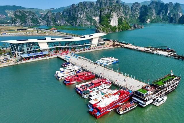 Diện mạo mới của Cảng Quốc tế Ao Tiên ngày khai trương.