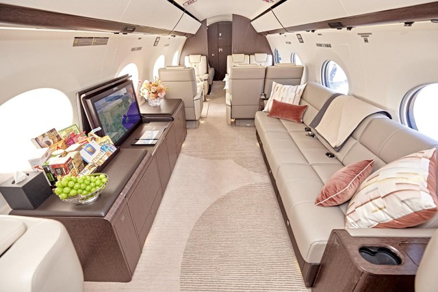 Các chuyên cơ của Sun Air hứa hẹn sẽ mang tới trải nghiệm “thượng lưu giữa tầng không” cho các khách hàng thân thiết của Sun Property. Các chuyên cơ của Sun Air hứa hẹn sẽ mang tới trải nghiệm “thượng lưu giữa tầng không” cho các khách hàng thân thiết của Sun Property.