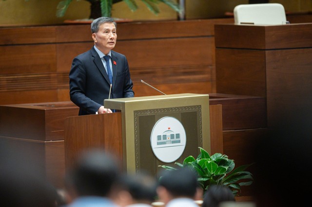 Chủ nhiệm Ủy ban Khoa học, Công nghệ và Môi trường của Quốc hội Lê Quang Huy báo cáo giải trình, tiếp thu, chỉnh lý dự thảo Luật sửa đổi, bổ sung một số điều của Luật Tần số vô tuyến điện.