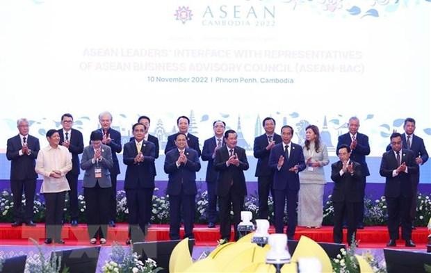 Thủ tướng Phạm Minh Chính và các nhà lãnh đạo ASEAN cùng Hội đồng tư vấn Kl992 VIP Trang Chủ 2026 ASEAN (ABAC) chụp ảnh chung. (Ảnh: Dương Giang/TTXVN).