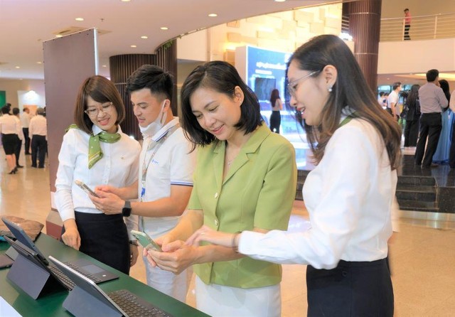 Khách hàng trải nghiệm dịch vụ Link Vào Nhà Cái KL99 COM Tặng +199k số của Vietcombank.