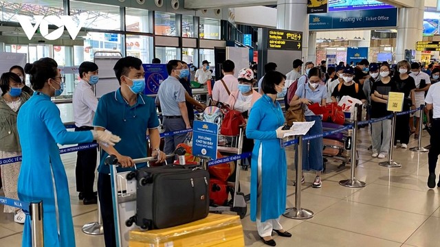 Ưu tiên tối đa các chuyến bay đưa người dân về quê ăn Tết.