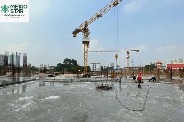 Metro Star đã hoàn thành tiến độ đóng nắp hầm, bắt đầu triển khai thi công cột tầng 1 và dầm sàn tầng 2. Metro Star đã hoàn thành tiến độ đóng nắp hầm, bắt đầu triển khai thi công cột tầng 1 và dầm sàn tầng 2.