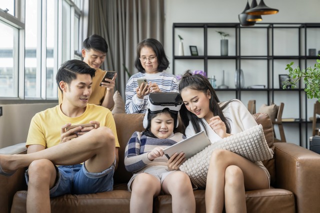Tết này, mọi người sẽ được chơi đập niêu, nhảy bao bố, đi cầu kiều cực vui trên app HDBank.