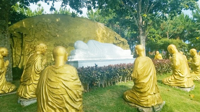 Thiên Cấm Sơn non thiêng du lịch tâm linh.