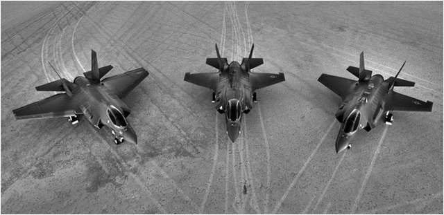 Máy bay tiêm kích F-35 Strike Fighter.