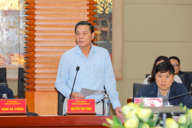 Ông Nguyễn Văn Tùng, Chủ tịch UBND thành phố Hải Phòng chỉ đạo tại cuộc làm việc.