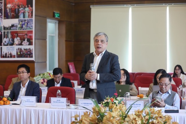 PGS.TS Trần Đình Thiên. PGS.TS Trần Đình Thiên.