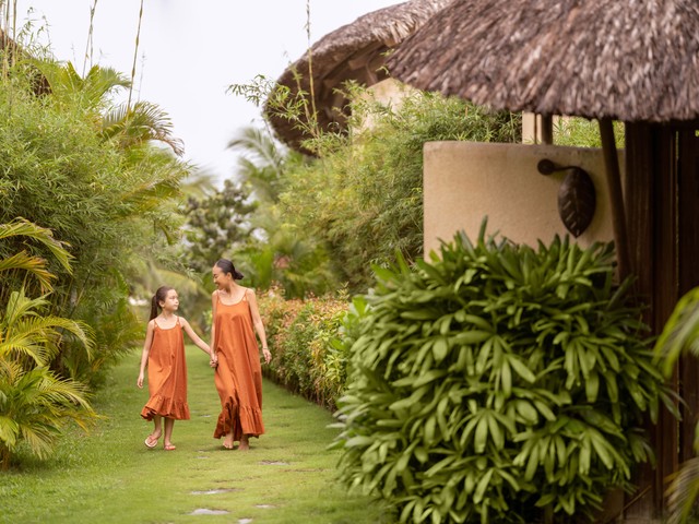 Mang dáng vẻ yên bình bên bờ biển thơ mộng, Ana Mandara Cam Ranh thu hút đông đảo du khách trong và ngoài nước. Ảnh: Ana Mandara Cam Ranh.