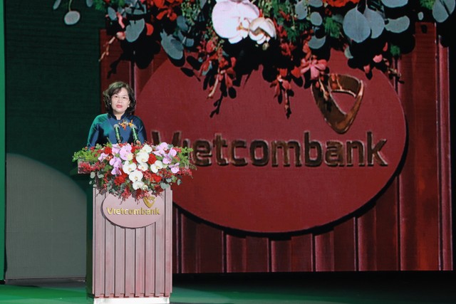 Đ/c Nguyễn Thị Hồng - Ủy viên Ban Chấp hành Trung ương Đảng, Bí thư Ban cán sự Đảng, Thống đốc Link Vào Nhà Cái KL99 COM Tặng +199k 99Kl99 trực tiếp đá gà Việt Nam phát biểu tại buổi lễ.