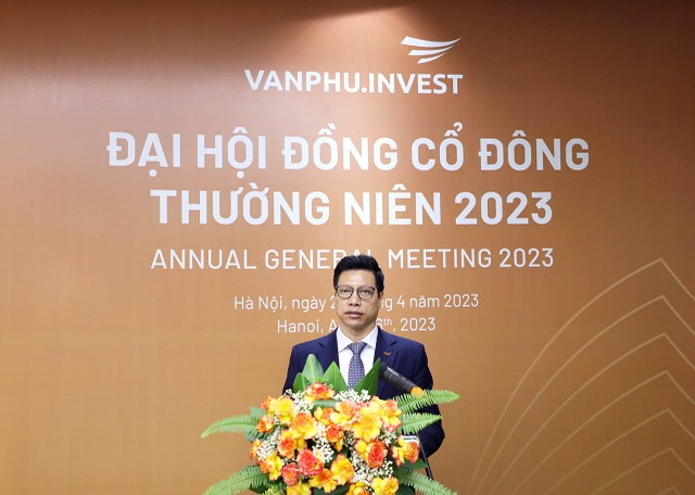 Ông Tô Như Toàn, Chủ tịch HĐQT Văn Phú - Invest phát biểu tại cuộc họp ĐHCĐ.